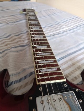 Tokai SG mejorada + estuche.