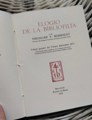 Ensayo "Elogio de la Bibliófila"