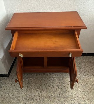 Mesa auxiliar madera con cajón y puertas