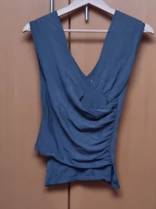 Pantalones verde azulado con lunares beiges
