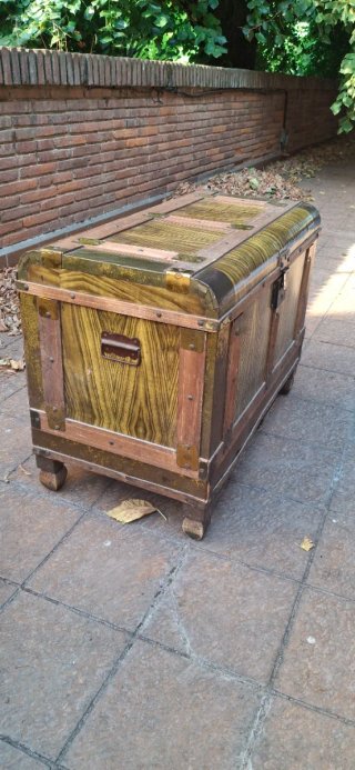 Cofre antiguo madera y metal