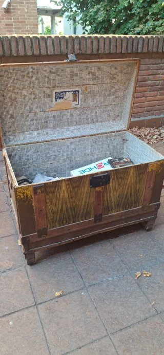 Cofre antiguo madera y metal