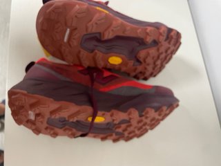Zapatillas New Balance Rojas y Moradas