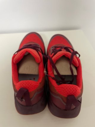 Zapatillas New Balance Rojas y Moradas
