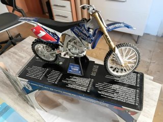 Maqueta Moto Yamaha YZ450F San Manuel