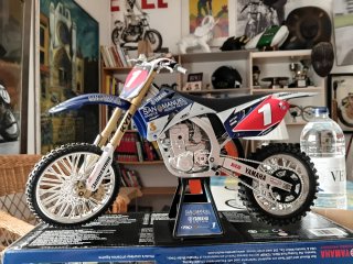 Maqueta Moto Yamaha YZ450F San Manuel