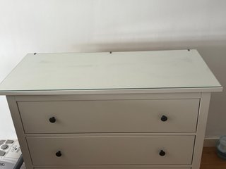 Cómoda Hemnes Ikea Blanca con Tapa de Cristal