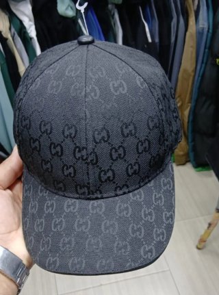 Gorra Gucci Negra con Logo GG