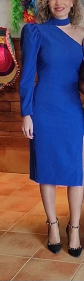 Vestido asimétrico. Manga Abullonada. Impecable.