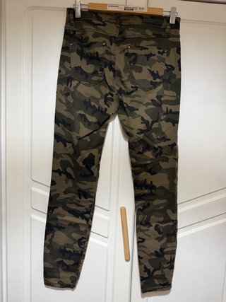 Pantalones Stradivarius Camuflaje Talla S