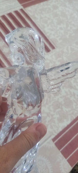 Anjo de cristal tocando harpa
