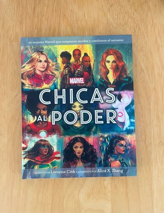 Libro “Chicas al Poder” de Marvel