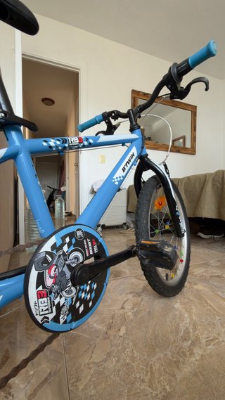 Bicicleta infantil B'TWIN azul no le falla nada