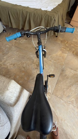 Bicicleta infantil B'TWIN azul no le falla nada