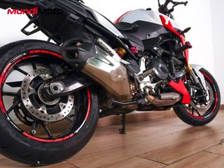 BMW F 900 R
