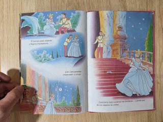 Clásico cuento Disney. "La Cenicienta". Salvat.