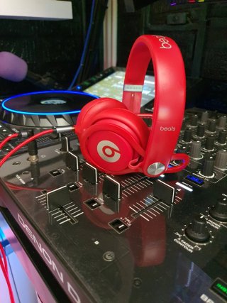 Beats Mixr Rojo Escarlata David Guetta