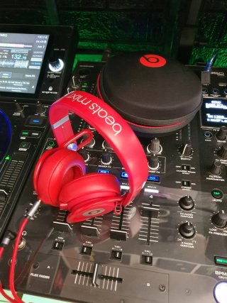 Beats Mixr Rojo Escarlata David Guetta