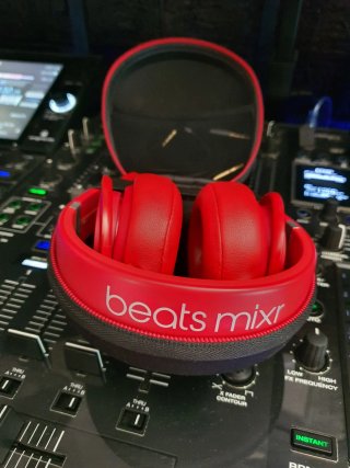 Beats Mixr Rojo Escarlata David Guetta