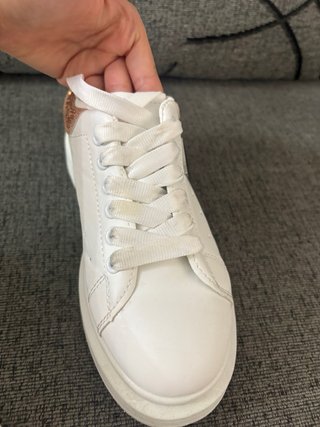 Zapatillas Guess niña blancas y doradas