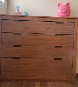 Cómoda de madera con 4 cajones
