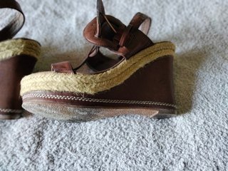 Sandalias cuña mujer marrones