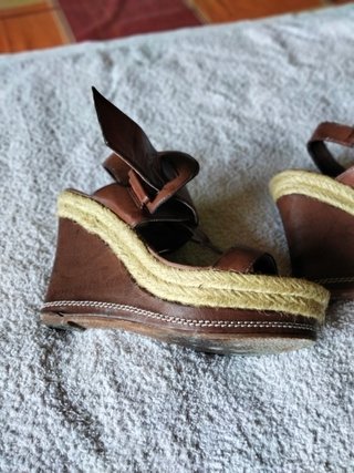 Sandalias cuña mujer marrones