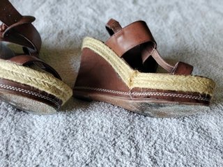Sandalias cuña mujer marrones