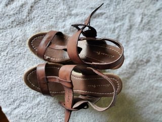 Sandalias cuña mujer marrones