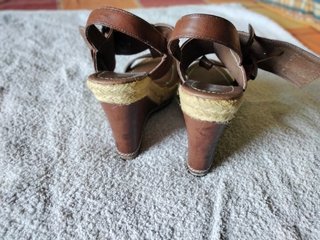 Sandalias cuña mujer marrones