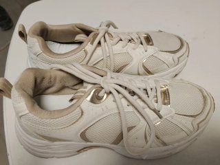 Zapatillas deportivas blancas y doradas T38