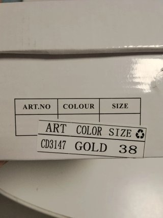 Zapatillas deportivas blancas y doradas T38