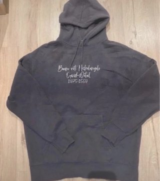 Sudadera gris con estampado