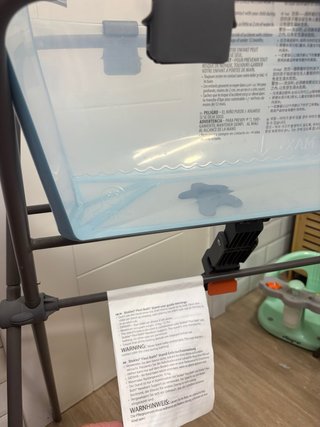 Bañera Stokke con patas y soporte bebe.