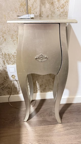 Cómoda y mesitas estilo francés