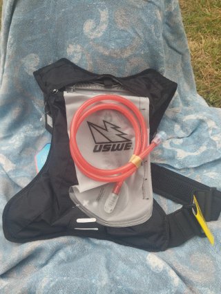 Mochila USWE Outlander XC 2L Negra