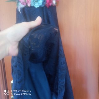 Vestido azul con cinturón floral,no lleva la talla