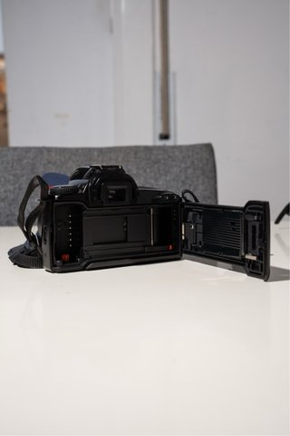 Camara analógica Canon, funciona pero LEER
