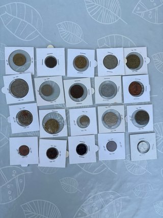 Lote 2 billetes de  y 21  monedas