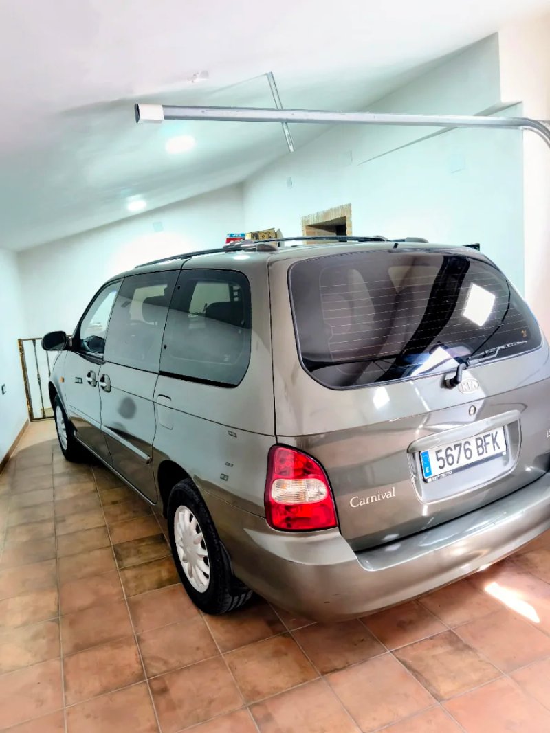 KIA Carnival 2001 - foto 1