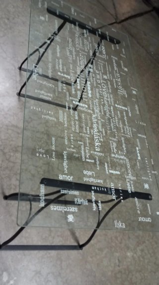 Mesa de cristal LOVE/AMOR (diseño Ikea)