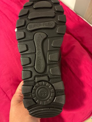 Zapatos Escolares Negros Talla 29 y otro talla 33