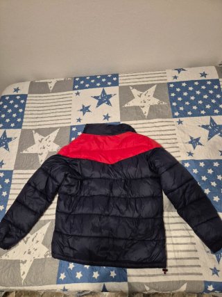 Parka Pull & Bear azul y roja
