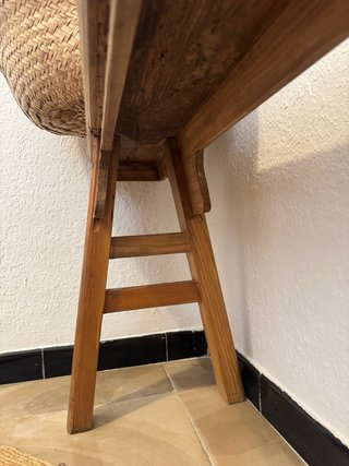 Banquito de madera rústico