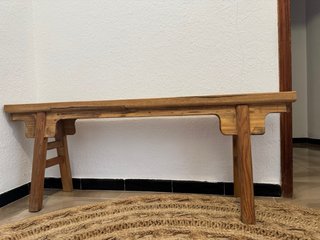Banquito de madera rústico