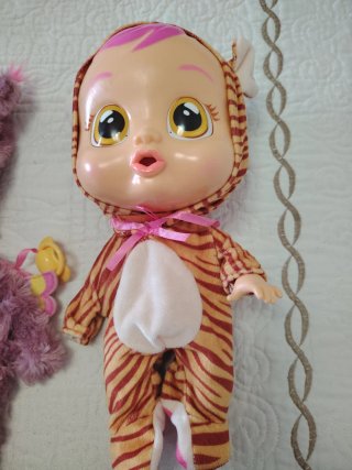 Bebé Llorón con traje de mariquita y tigre