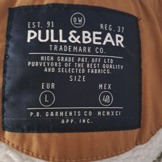 Chaquetón beige con capucha y pelo