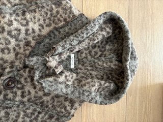 Chaqueta leopardo marrón y gris