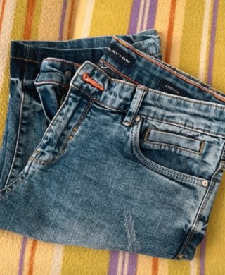 Pantaloncini jeans strappati uomo