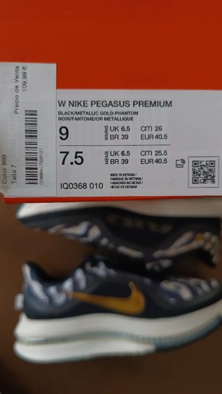 Nike Pegasus Premium Negro y Dorado